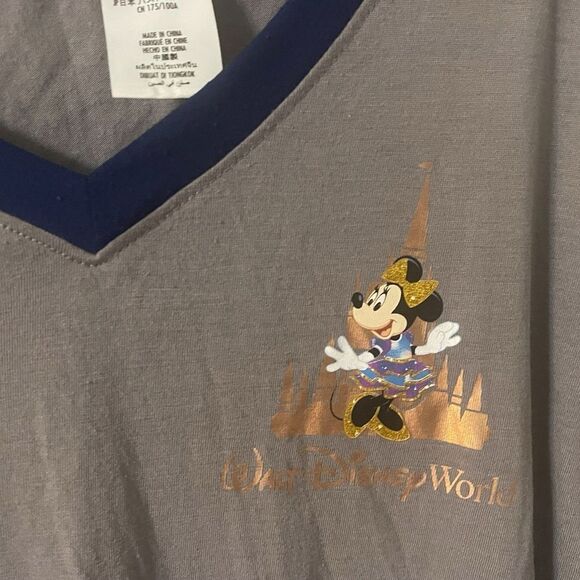 Walt Disney World 50th Anniversary Minnie Mouse Castle Shirt Size L Gray V-Neck - Picture 12 of 15